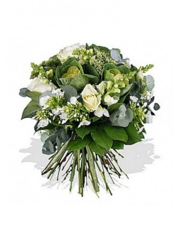 Bouquet misto con rose bianche e fiori di stagione
