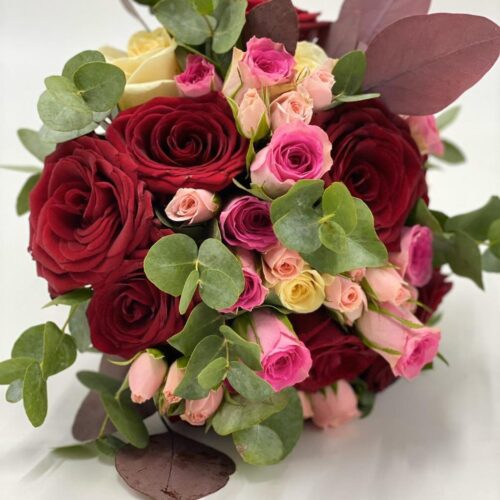 bouquet roselline e rose rosse