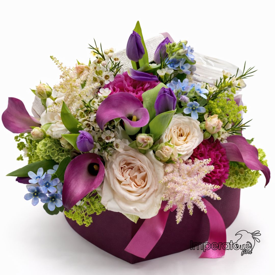 "Battito Prezioso": Lussuosa Box a Cuore con Calle, Tulipani e Fiori Freschi