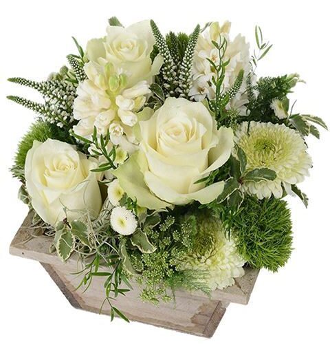 composizione centro tavolo fiori  bianchi