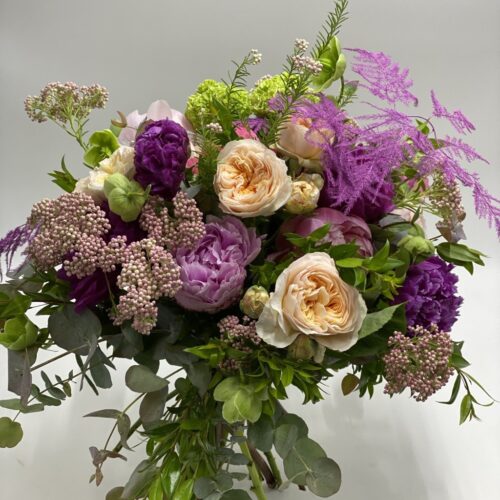 bouquet rose inglesi,peonie e eucalipto