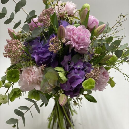 bouquet ortensie,peonie,garofani,tulipani e eucalipto