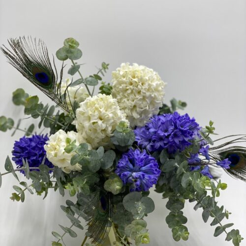 bouquet giacinti e penne di pavone