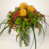bouquet con nutans, garofani verdi, bacche, e altri fiori