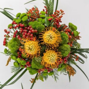 bouquet con nutans, garofani verdi, bacche, e altri fiori