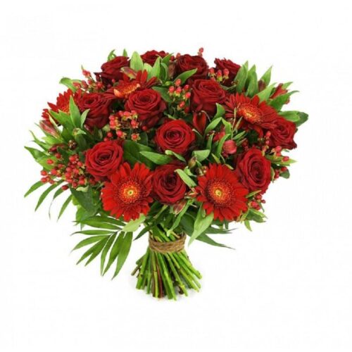 Boquet tutto rosso con rose, gerbere e bacche