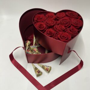 scatola a cuore con rose e punte di cornetto algida