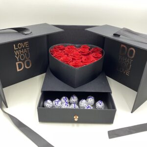 scatola con cuore di rose e cassetto con baci perugin_6544