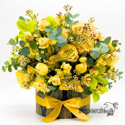 "Golden Sunshine": Flower Box Lusso con Rose Gialle, Tulipani e Orchidee