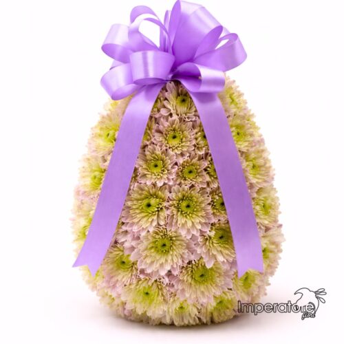 "Sinfonia di Pasqua": Scultura Floreale a Uovo con Fiori Freschi e Fiocco in Raso