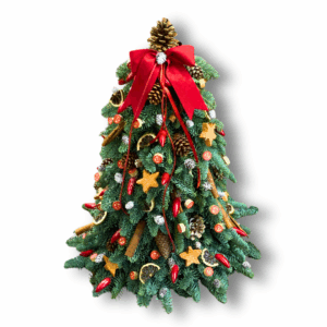 Albero di Natale decorato artigianale con cannella, arancia e simboli portafortuna