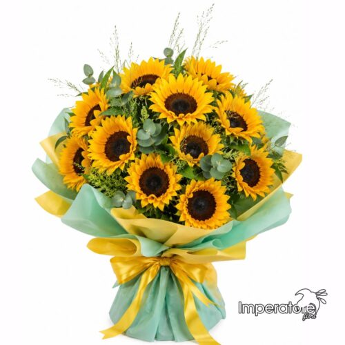 "Raggio di Sole": Luminoso Bouquet di Girasoli Freschi e Eucalipto